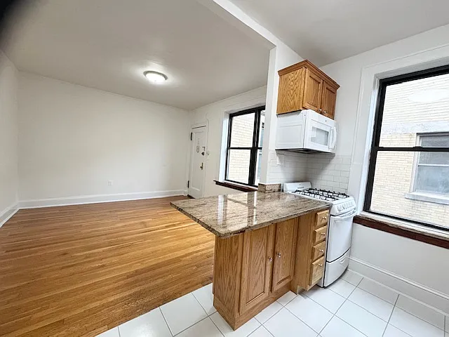 21-38 Crescent St #C1 — Photo 4