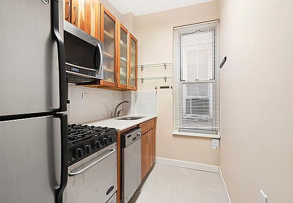 4th image of 531 E 72nd St APT 4B