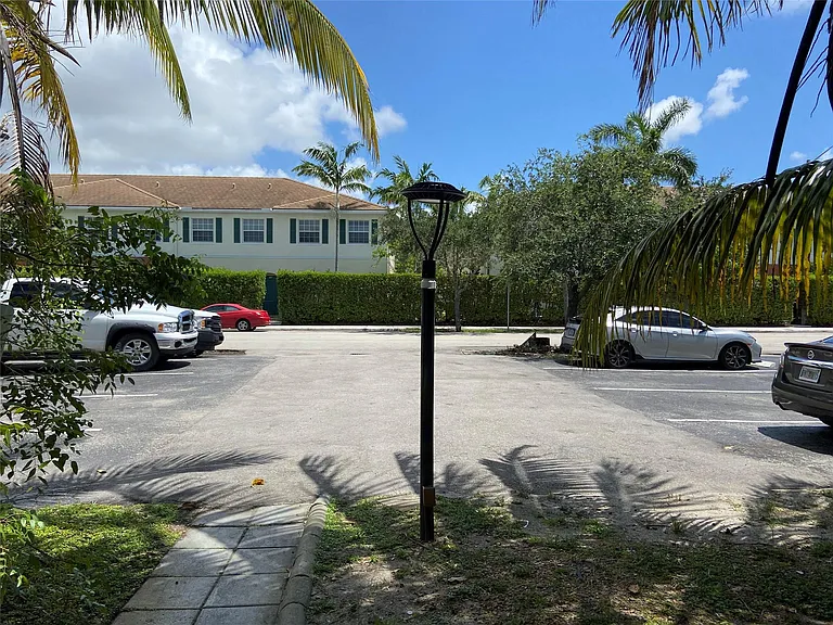 240 SW 8th St #3 — Photo 15