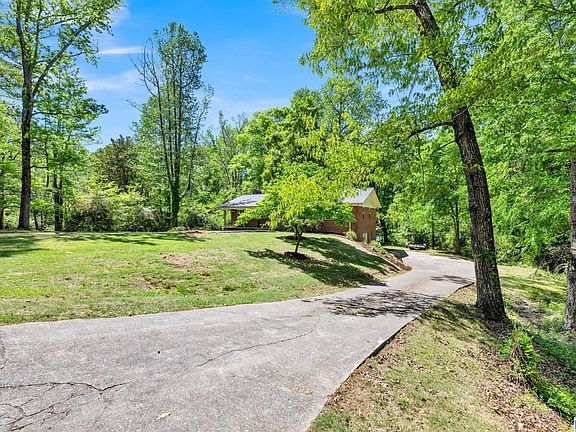 5th image of 24 Greenwood Cir