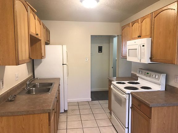 3rd image of 313 Montclaire Dr SE APT 6