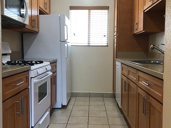 4th image of 2590 S Centinela Ave APT 4