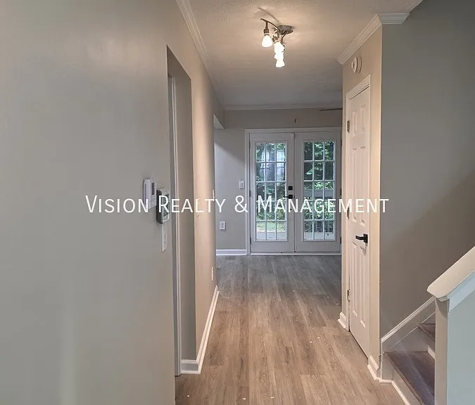 5025 Brittany Dr — Photo 24