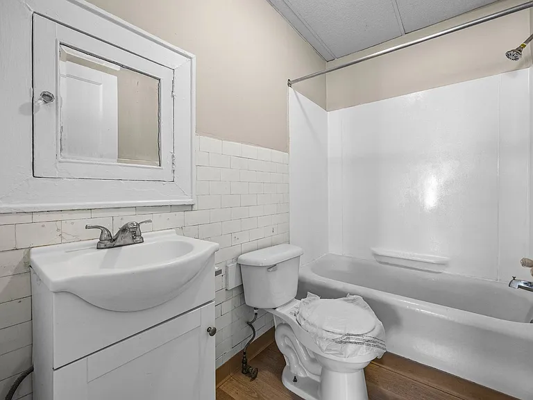 1625 East Ave — Photo 95