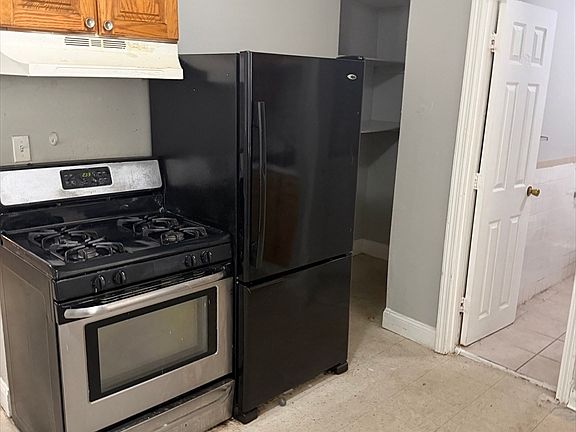 3rd image of 150 Walnut Ave