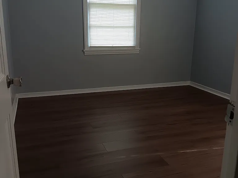 2881 Lenox Ave — Photo 2
