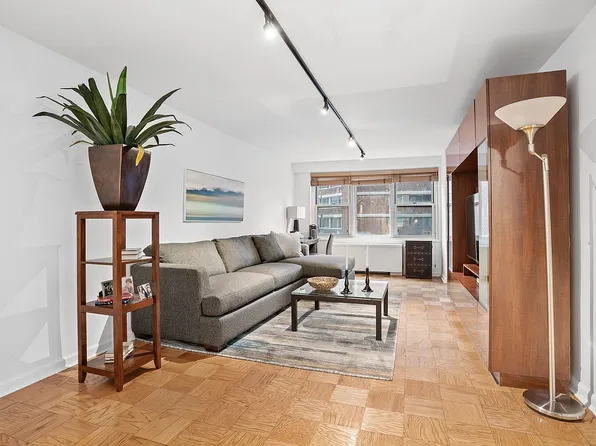 305 E 24th St APT 4V, Manhattan, NY 10010
