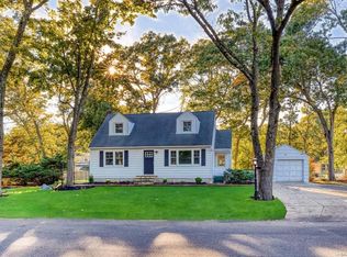 122 McGaw Ave, Lake Grove, NY 11755