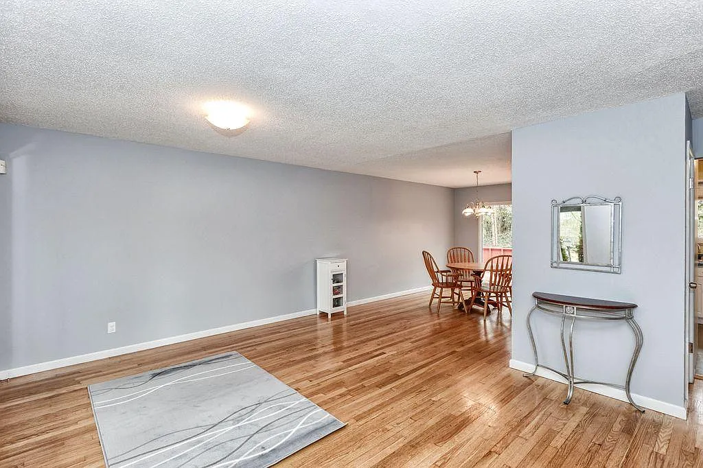 3 bed, 1260 sqft, $2,100 — Photo 3