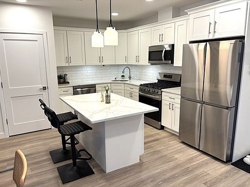 3rd image of 1133 N Shore Rd #404