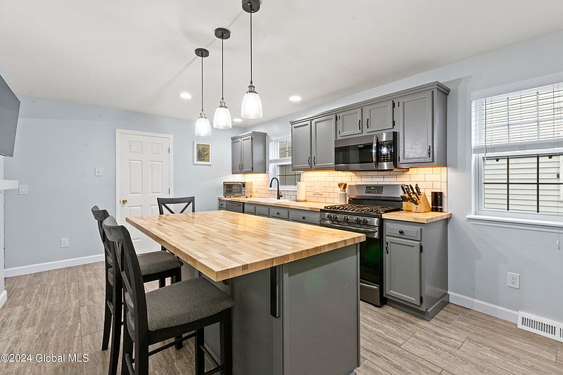 4th image of 15 Brook Street