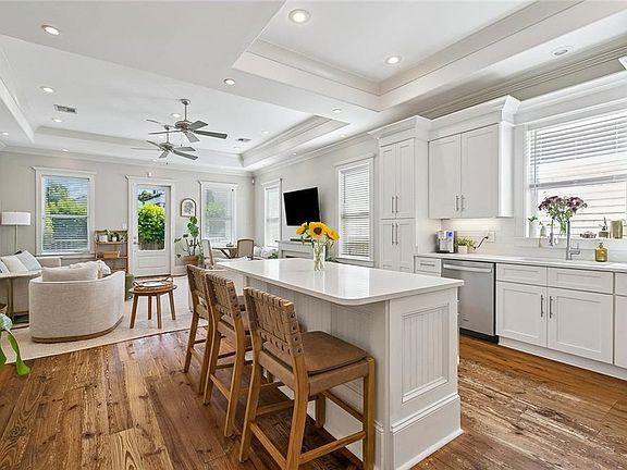4th image of 2911 Conti St