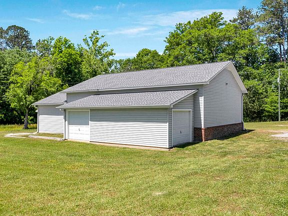 3rd image of 466 Seven Springs Rd