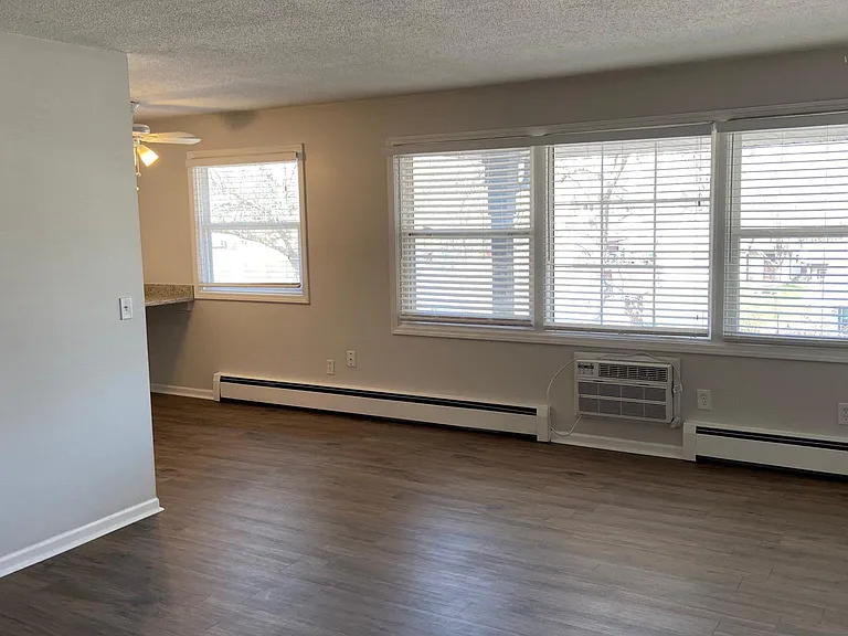 714 Spring St NE #9 — Photo 8