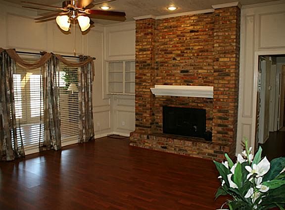 4th image of 3920 Hatherly Dr