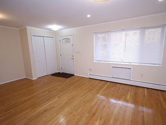 5th image of 141 Bay 50 St Unit 1B