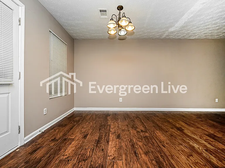 2053 Oak Terrace Dr SE — Photo 4
