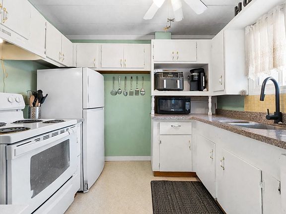 3rd image of 3942 Columbia Valley Rd #27