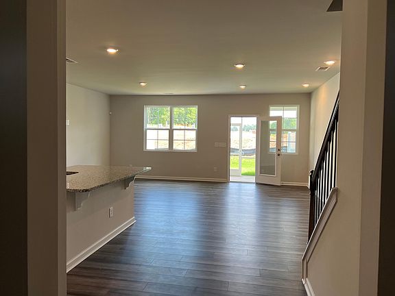 Living room/dining