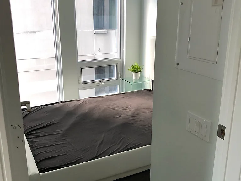 28 Wellesley St E #1702 — Photo 7