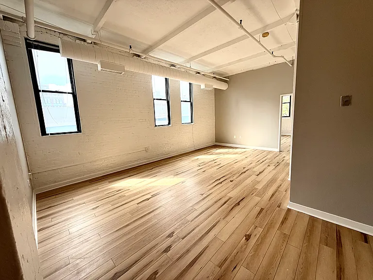 1133 W 9th Street — Photo 74