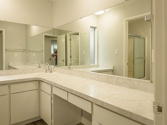 5th image of 5523 Thornwood Dr