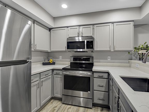 4th image of 321 SE Orchard Dr APT 23