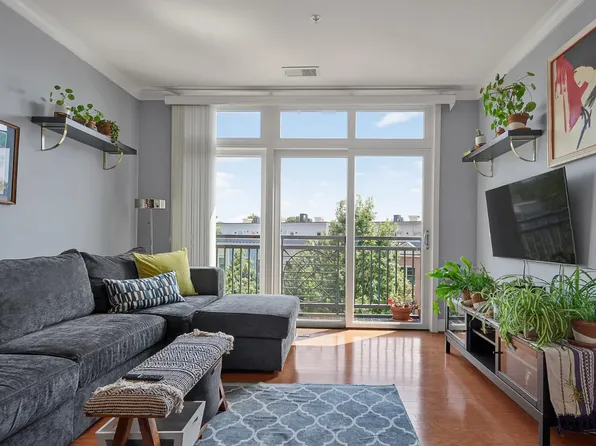 915 N Patrick St APT 406, Alexandria, VA 22314