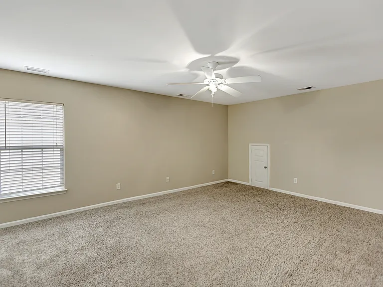 416 Green Park Ln — Photo 11