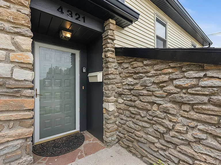 4321 Westwood Northern Blvd — Photo 8