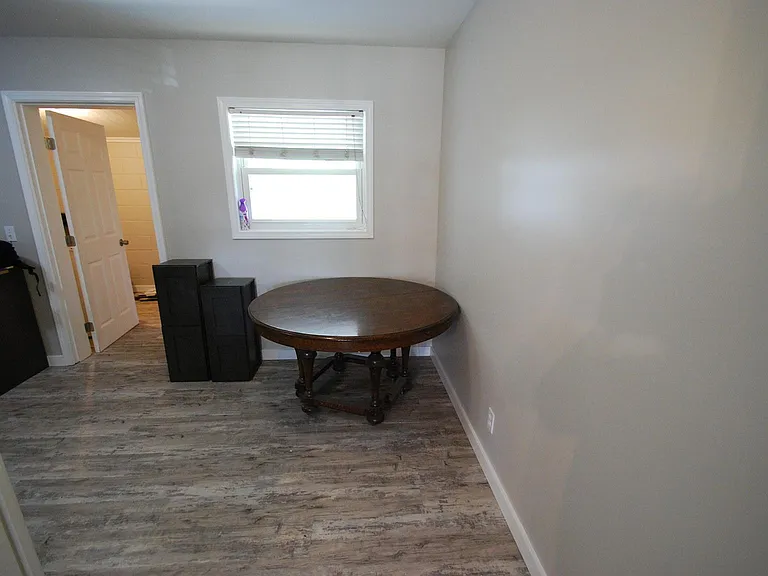 1710 Drake Ave — Photo 9