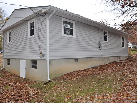 2nd image of 1911 Oakwood Dr