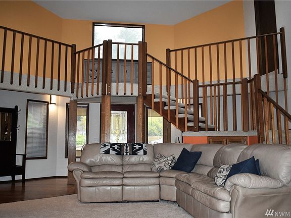 3rd image of 8414 Winnwood Ct SE