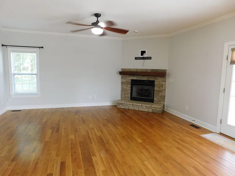 101 Staffordshire Dr — Photo 7