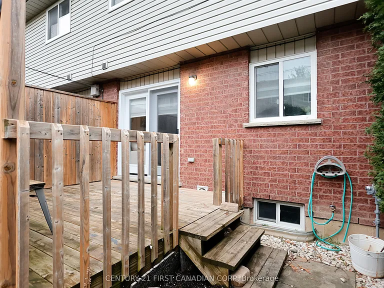 70 Chapman Ct #70 — Photo 23