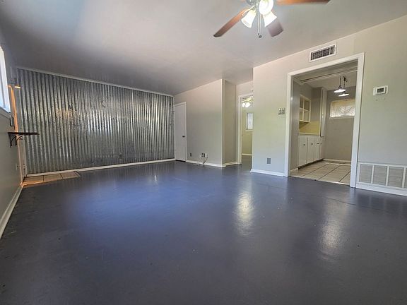 4th image of 804 N Locust St APT C1