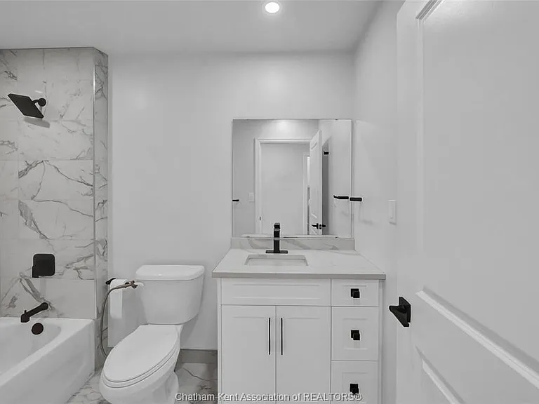 864 Park Ave W — Photo 22