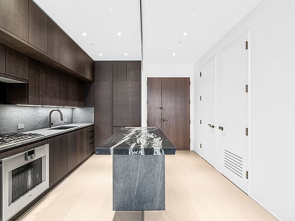 4th image of 130 William St #18F