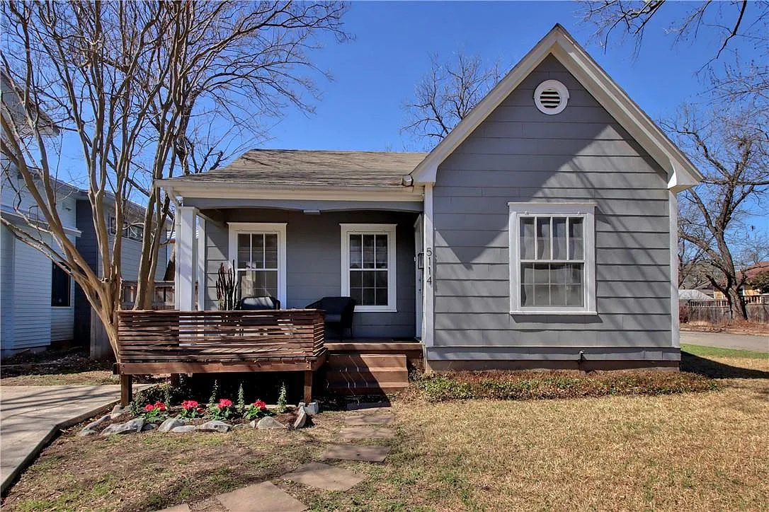 2 bed, 1.0 bath, 975 sqft, $2,900 — Photo 1
