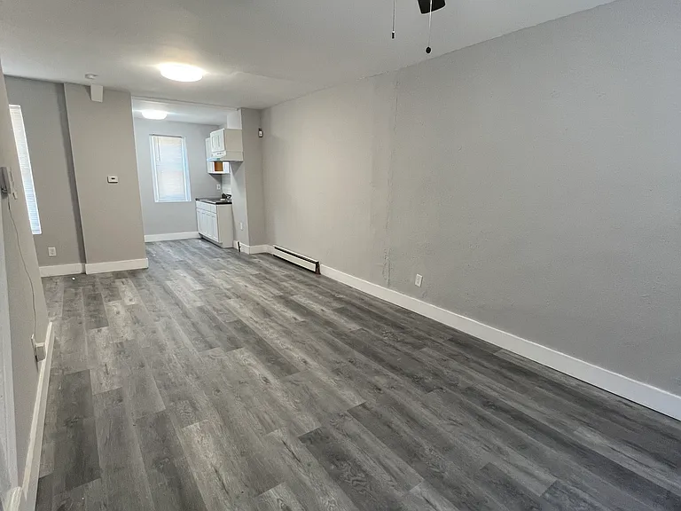224 N Avondale St — Photo 3