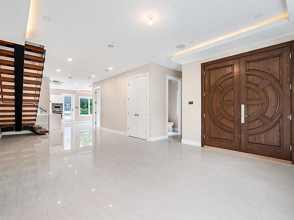 3rd image of 5988 Fremlin St #1