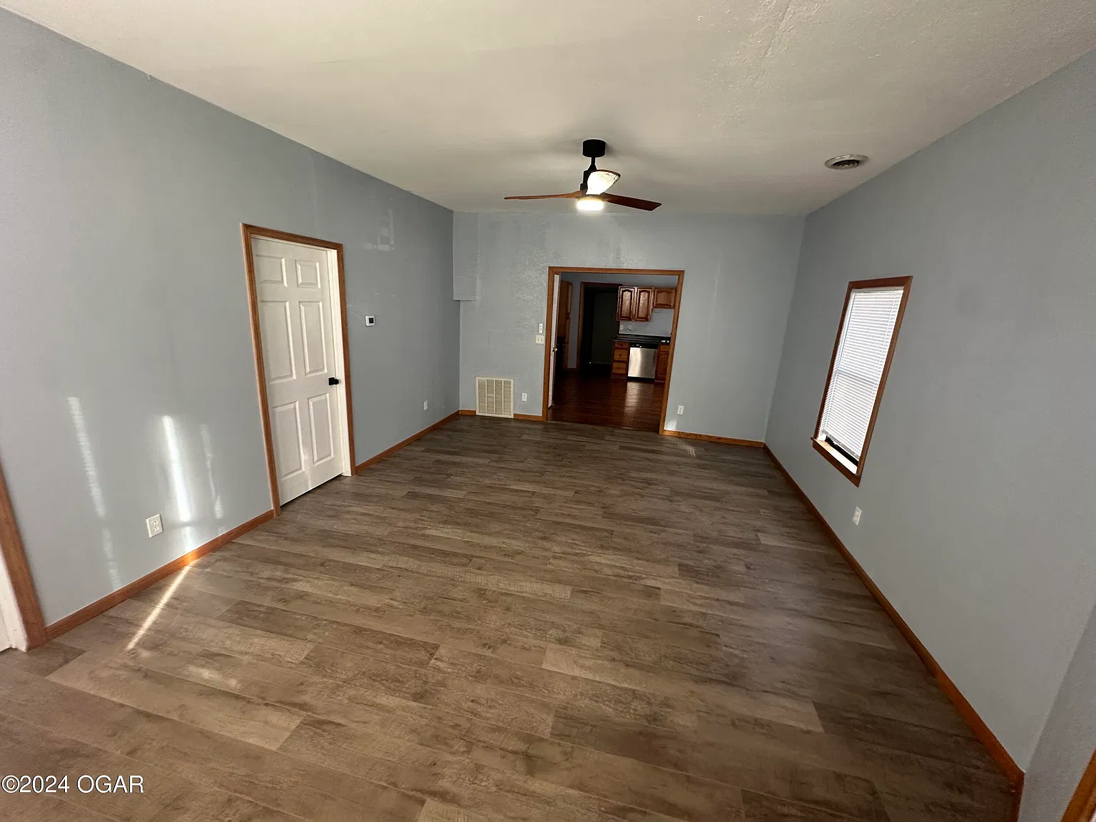 3 bed, 1.0 bath, 1112 sqft, $1,200 — Photo 2