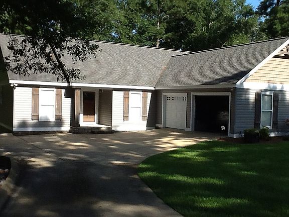 Spacious driveway/garage