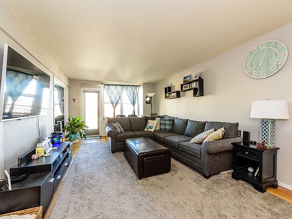 3rd image of 410 E Broadway APT 4J