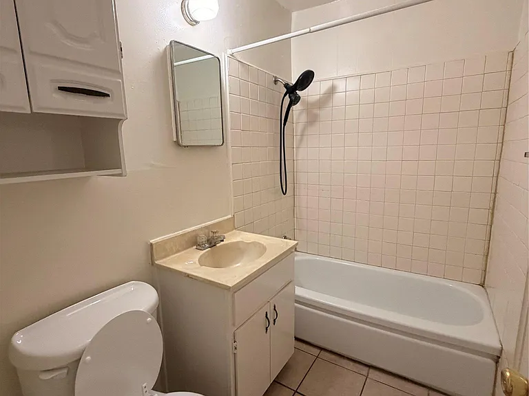 401 Jackman St — Photo 5