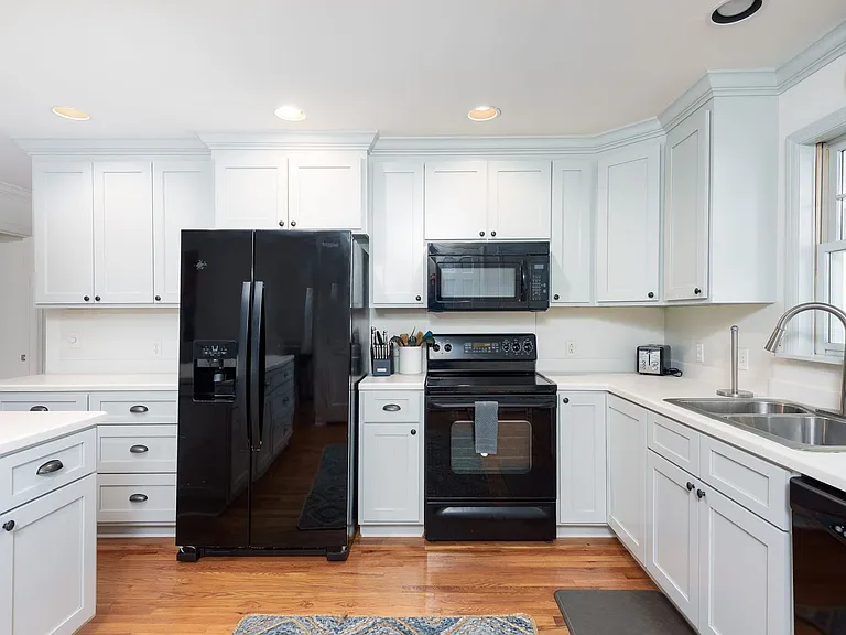 2108 Ion Ave — Photo 26