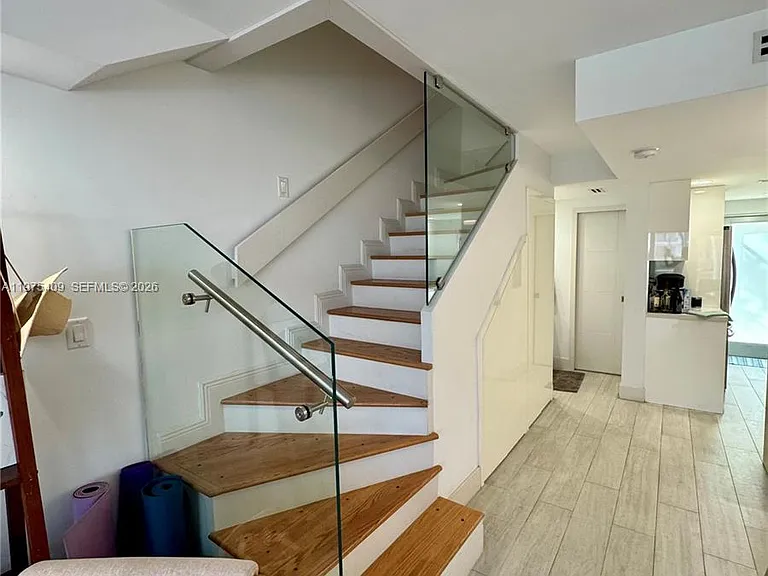 881 Ocean Dr — Photo 25