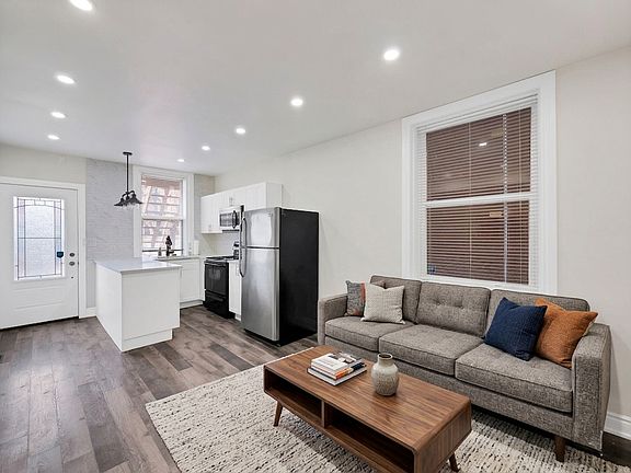 2nd image of 33 Fairleigh Ave N #1