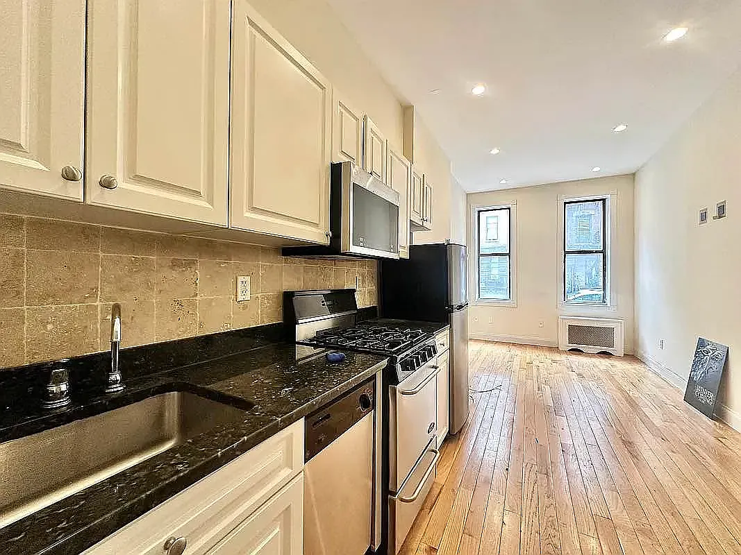 415 West 56th Street — Photo 1