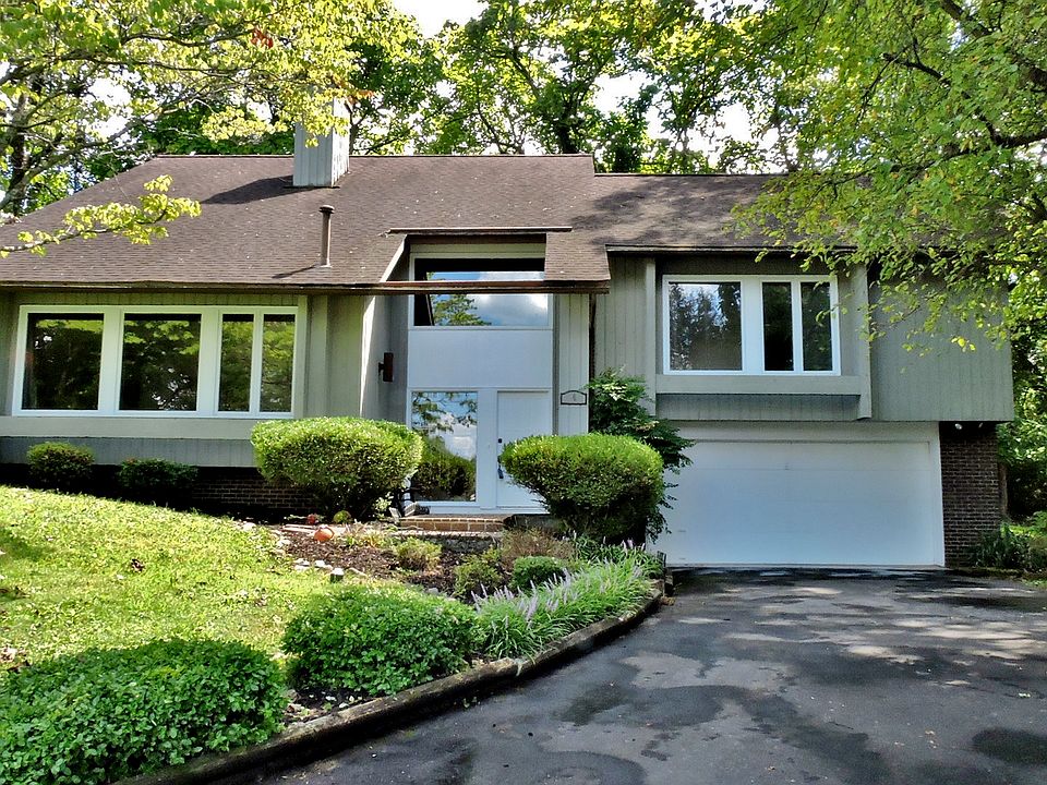 1st image of 4 Fairway Ct